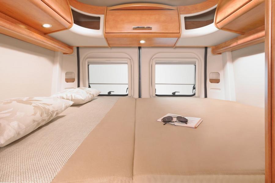 Интерьер Malibu Van 2014 года  (фото 2 из 19)